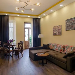  Apartment Home@97 On Aghmashenebeli Avenue